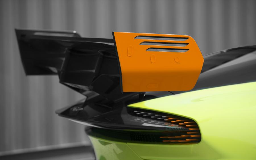 Детали экстерьера Aston Martin Vulcan AMR Pro 2017 года  (фото 13 из 19)